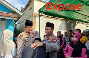 Kapolresta Pontianak Sambang Duka Ke Personilnya Yang Sedang Berduka Cita Atas Meninggalnya Putrinya