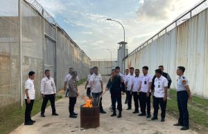 Komitmen Jaga Keamanan dan Ketertiban, Rutan Batam Laksanakan Pemusnahan Barang Bukti Hasil Razia