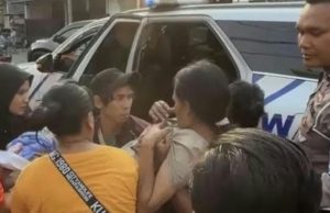 Tindakan Humanis Polantas Pengawal Gubernur Jatim Tolong Ibu Akan Melahirkan di Jalan