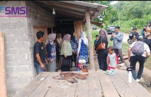 Ketua TP PKK PALI Tinjau Korban Kebakaran di Desa Simpang Solar