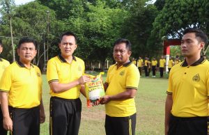 Polres Banyuasin Gelar Apel Pagi dan Pembagian Sembako