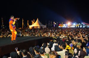 Prajurit dan Rakyat Membaur di Panggung Hiburan HUT Ke-80 TNI