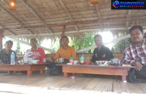 Bangun Sinergitas Kepala SDN 11 Air Salek Ngopi Bareng Bersama Media