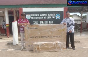 36 Satuan Pendidikan Makarti Jaya Terima Bantuan Comersial Display