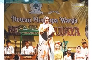Budaya Menggema di Karanganom! Hj. Sri Rahayu Agustina, SH., Hidupkan Malam Warga dengan Calung & Pencak Silat
