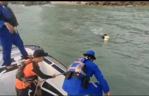 Breaking news, Satu Unit Kapal Karam Di Terjang Gelombang