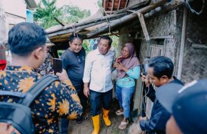 Lewat Program Rulahu, Bupati Karawang Pastikan Warga Tinggal di Rumah Layak