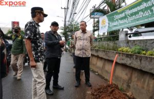 Respons Cepat Aduan Warga, Wali Kota Bekasi Tinjau Langsung Galian Fiber Optic di Pondok Gede