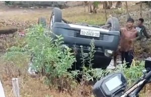 Apes, Bermuatan Pupuk Satu Unit Vikup di Air Salek Terbalik