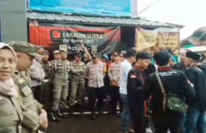 Massa Gelar Aksi di Kediaman Gubernur Jabar, Soroti Kualitas Proyek dan Dugaan Praktik di Dinas Pendidikan