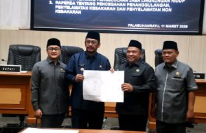 Ketua DPRD kabupaten Sukabumi Pimpin Rapat Pengambilan Keputusan Dua Rancangan Peraturan Daerah