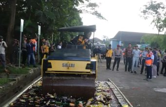 Polres Sukabumi Kota Musnahkan 2.325 Botol Miras Hasil Operasi Pekat Lodaya 2026
