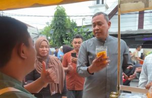Jelang Berbuka Puasa, Wali Kota Bekasi Belanja Takjil Karya Siswa SLB Kembar Karya Pembangunan III