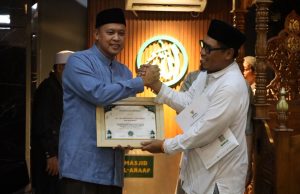 Wali Kota Bekasi Hadiri Tarawih Keliling di Masjid Al A’raaf, Sampaikan Komitmen Kebersihan, Sampah, dan Layanan