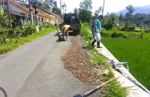 Menjelang Hari Raya Idul Fitri,CV Maha Dewa Contractor Kebut Perbaikan Ruas Jalan Caringin-Pasirdatar