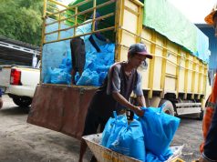 PTBA Persero Bagikan Empat Ribu Seratus Delapan Puluh Peket Sembako