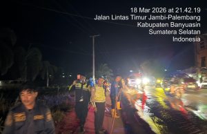 Kabag Ops Pimpin Pembersihan Tumpahan Solar di SPBU Sedompo