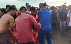 Libur Lebaran Berujung Duka Wisatawan Asal Parungkuda Tewas Terseret Ombak di Pantai Karangnaya