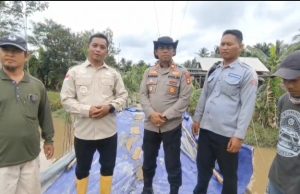 Polsek Makarti Jaya Lakukan Revitalisasi Jembatan Penghubung di Delta Upang