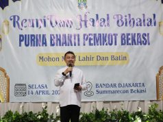 Wawali Harris Bobihoe Akrab dan Bernyanyi Bersama Para Pensiunan Pemkot Bekasi