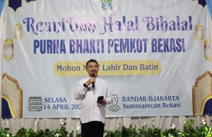 Wawali Harris Bobihoe Akrab dan Bernyanyi Bersama Para Pensiunan Pemkot Bekasi