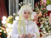 Pesona Nova Alisya Putri Dengan Balutan Kebaya Putih Terlihat Anggun di Acara Pernikahan nya
