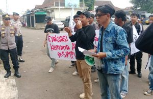 Solidaritas Independen Mahasiswa dan Pemuda Utilitarianisme Gruduk Kantor Baznas