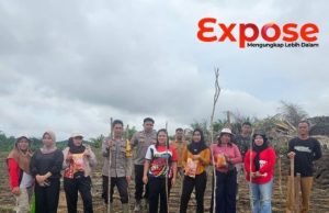 Polsek Sandai Bersama Pemerintah Desa dan Kelompok Tani Laksanakan Penanaman Jagung Hibrida di Desa Jago Bersatu