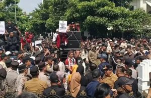 Unjuk Rasa Tuntut Walikota Sukabumi Mundur dari Jabatan