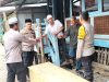Polsek Sungsang Serahkan Bantuan Peti Jenazah