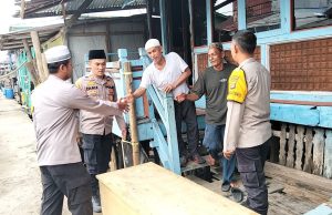 Polsek Sungsang Serahkan Bantuan Peti Jenazah