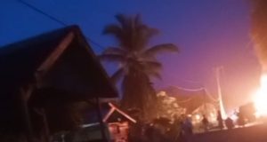 Breaking news, Berawal Bakar Sampah Sebuah Warung Ludes Dilahap Api