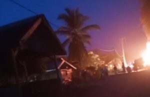 Breaking news, Berawal Bakar Sampah Sebuah Warung Ludes Dilahap Api