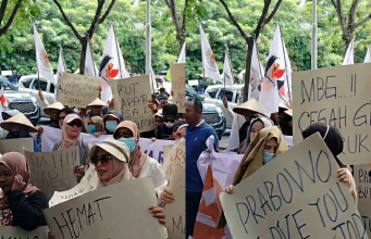 Demo Emak-Emak Dukung Keberlanjutan Program MBG, Massa Gelar Aksi Damai: “MBG Jangan Ditutup!” di Bundaran Digulis Pontianak