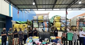 Perang Melawan Barang Ilegal: Menkeu Purbaya Yudhi Sadewa Pimpin Pengungkapan 2.060 Bal Pakaian Bekas diKalbar,Kasdam XII/Tanjungpura Tegaskan Komitmen Penjagaan Perbatasan