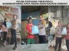 Semarak HUT Bhayangkara ke-80, Bhabinkamtibmas Polsek Pontianak Timur Bagikan Sembako untuk Warga Kurang Mampu