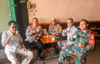 Pererat Silaturahmi, Kapolsek Pontianak Timur Sambangi Tokoh Masyarakat dan Agama Jelang HUT Bhayangkara ke-80
