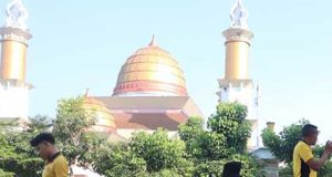 Menyambut Hari Bhayangkara yang Ke-80,Polresta Sukabumi Bersihkan Masjid dan Alun-alun kota