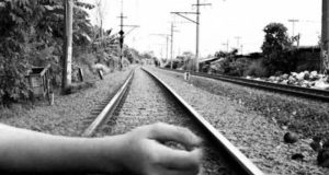 Perlintasan kereta Api di Sukabumi Kembali Memakan Korban Jiwa,Dua Wanita Dinyatakan Terluka Parah