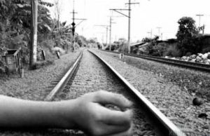 Perlintasan kereta Api di Sukabumi Kembali Memakan Korban Jiwa,Dua Wanita Dinyatakan Terluka Parah