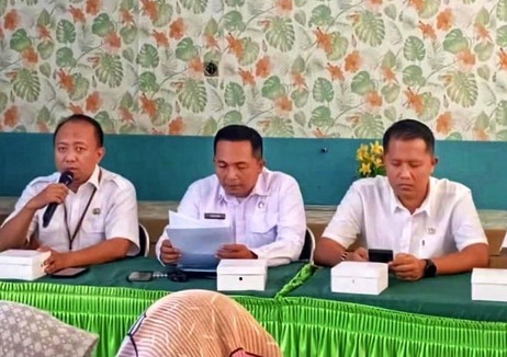 kepala-dinas-pendidikan-deden-sumpena-saat-sosialisasi-spmb-1781666857278_170
