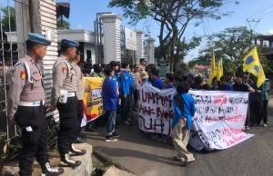 Massa PC PMII Sukabumi Datangi KCD Wilayah V Tuntut Evaluasi Total Pelayanan Pendidikan Bahas Kisruhnya SPMB Hingga Minimnya Sosialisasi ke-Masyarakat