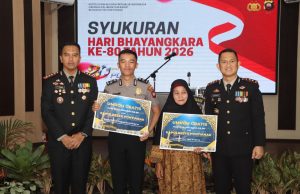 Kapolresta Pontianak Berangkatkan Guru Ngaji dan Personel Berprestasi Umroh Gratis di Hari Bhayangkara ke-80