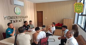 Kejari Mempawah Tahan Tersangka Peredaran Oli Palsu
