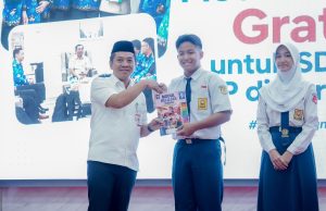 Jawab Keresahan Soal LKS Mahal, Bupati Aep Gratiskan Modul Siswa SD-SMP di Karawang