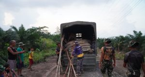 Satgas TMMD Reguler Ke-129 Kodim 1208/Sambas Turunkan Material Cerucuk Demi Percepat Pembangunan