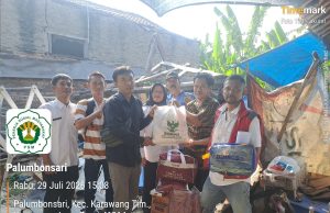 Lurah Palumbonsari Bersama Puskesos Gerak Cepat Berikan Bantuan ke Warga yang Rumahnya Ambruk