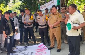 Ketua DPRD Sukabumi Terima Kunjungan dan Audensi Himpunan Mahasiswa Islam(HMI) Cabang Sukabumi Sepakati 5 Tuntutan