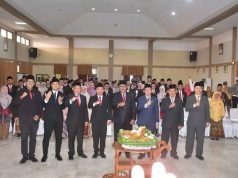 Bupati Asep Japar Sematkan Tanda kehormatan Satyalancana Karya Satya Dari Presiden Untuk 81 ASN Pemkab Sukabumi