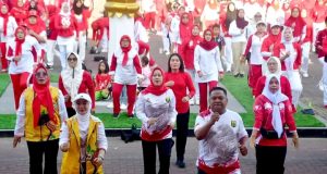 Ketua DPRD Sukabumi Apresiasi Antusiasme Masyarakat Ikuti Senam Dalam Rangka HUT RI KE-81